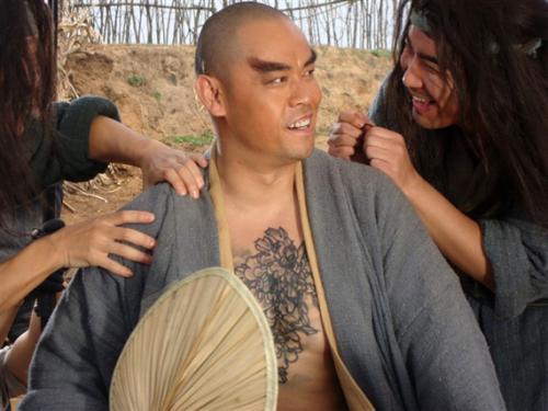 水浒传中鲁智深的外貌特点