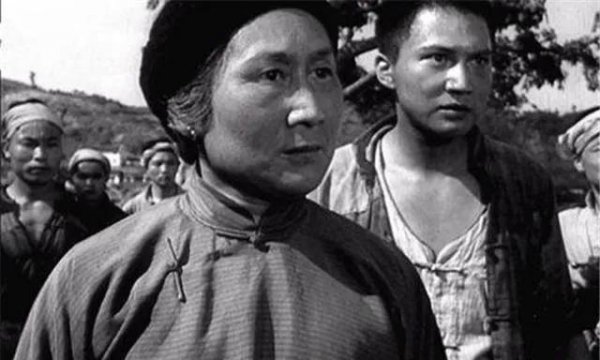 双枪老太婆的人物简介