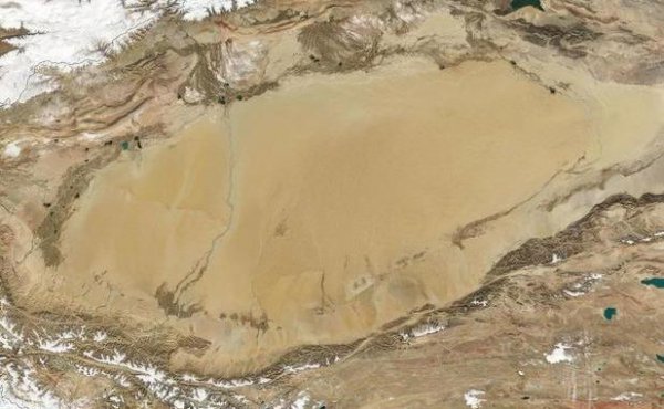 我国最大的沙漠叫什么名字