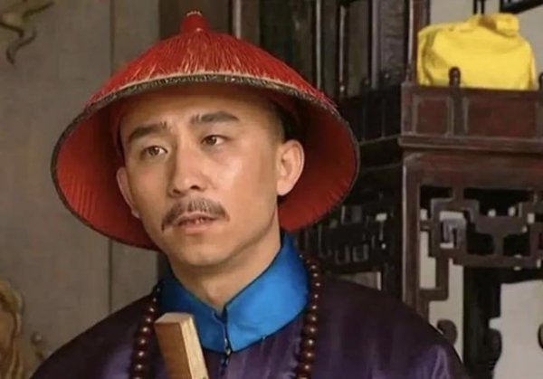 李卫为什么杀弘时保住弘历