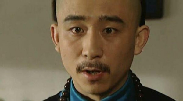 李卫为什么杀弘时保住弘历