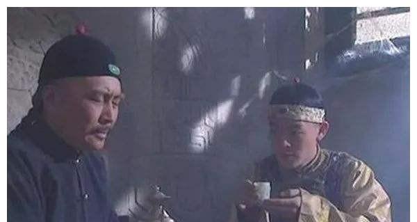 李卫为什么杀弘时保住弘历