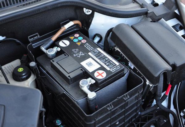 汽车电瓶没电开多久能充满电