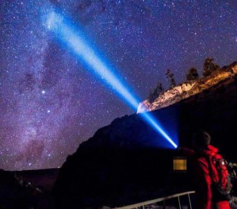 关掉手电筒光继续传播吗 手电筒射出去的光会消失吗