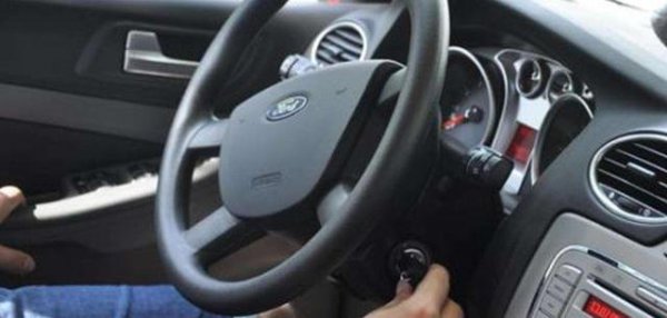 刹车失灵不加油门会停下来吗