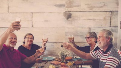 父母不在了兄弟姐妹还来往吗 父母去世就疏远家散了