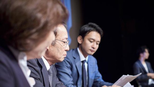 父母不在了兄弟姐妹还来往吗