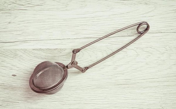 泡茶叶第一道水是不是要倒掉