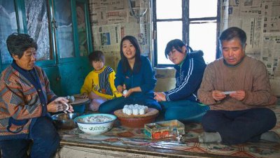 为什么东北人全家都睡一个炕上 全家睡一个地方会出问题吗