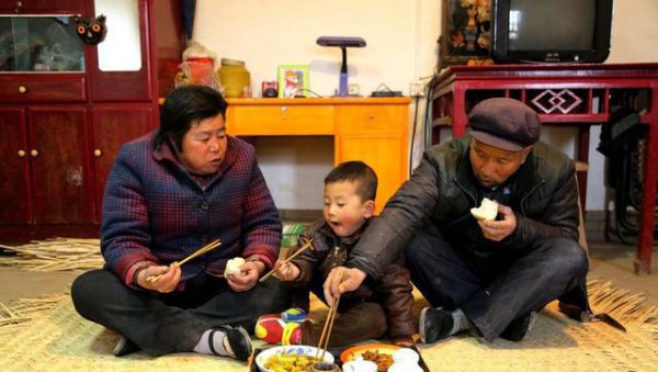 为什么东北人全家都睡一个炕上