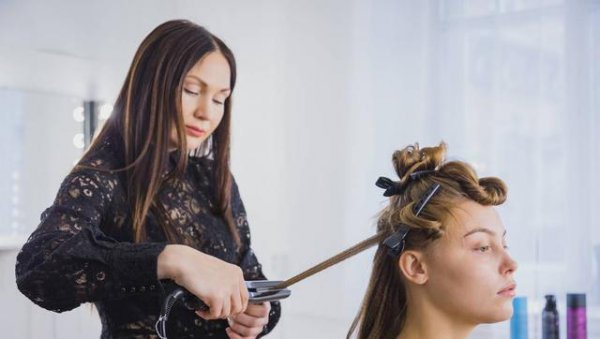 拉直的头发洗了之后变回原样了