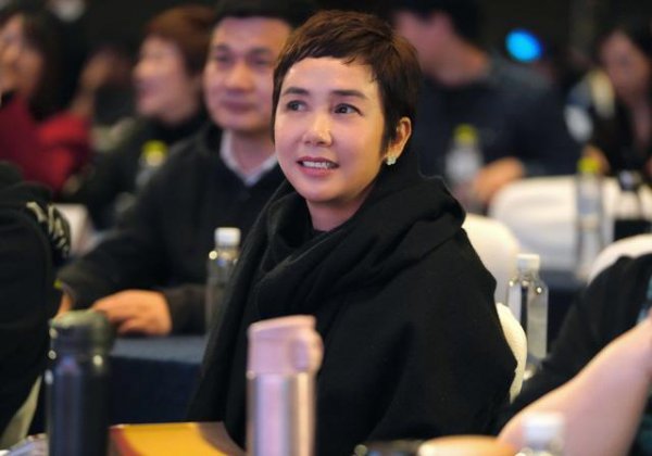 四十岁女人头发留刘海好不好