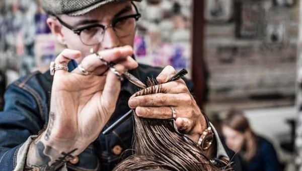 男生怎么跟理发师描述自己想要的发型