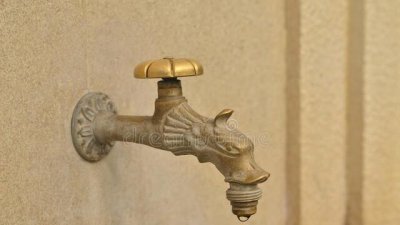 水龙头拧紧后是朝上的怎么办 拧最紧但是口朝上怎么拧下来