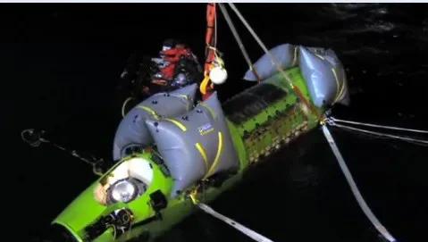 钢铁潜艇为什么会被水压扁