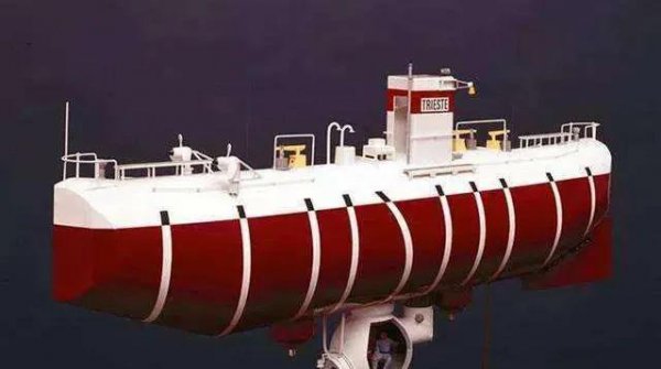 钢铁潜艇为什么会被水压扁