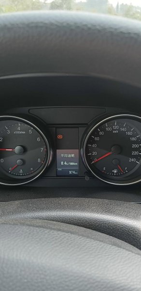 上坡走走停停时手动挡如何跟车