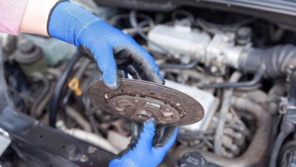 手动挡离合器片怎么检查是否该换