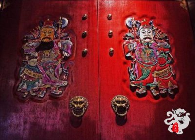 为什么秦琼和敬德是门神传说 贴门神左右分别是谁