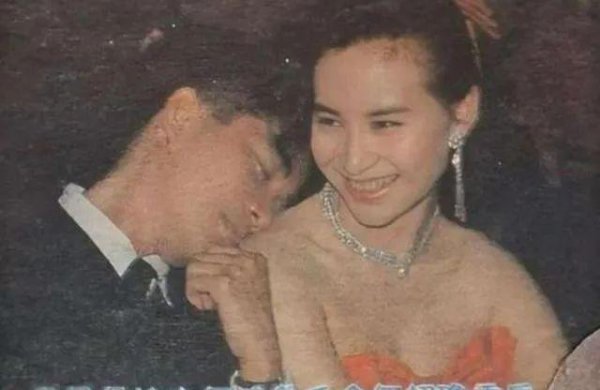 何超琼和陈百强的故事秘密