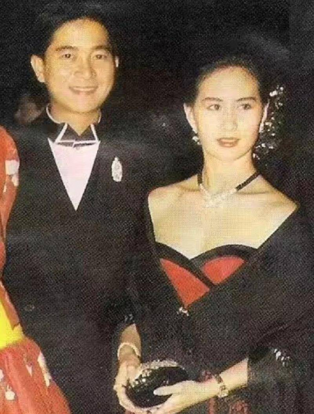 何超琼和陈百强的故事秘密