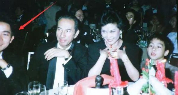 何超琼和陈百强的故事秘密