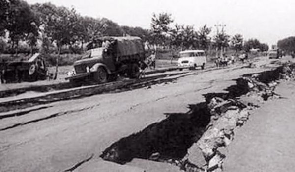 唐山地震是哪一年发生几月几日