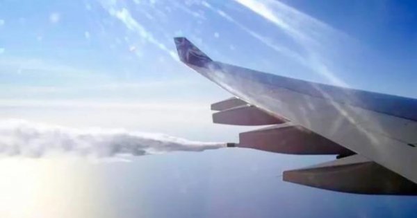 飞机在空中放油是什么原因