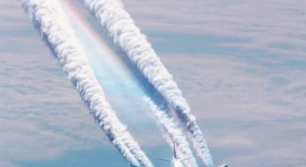 飞机在空中放油是什么原因