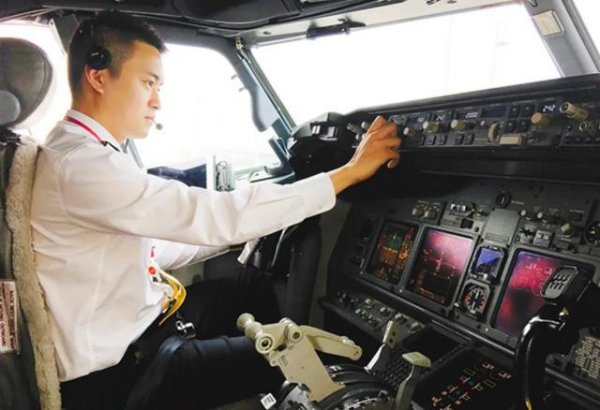 飞机在空中放油是什么原因