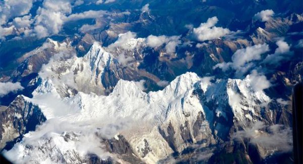 为什么飞机不能横跨西藏