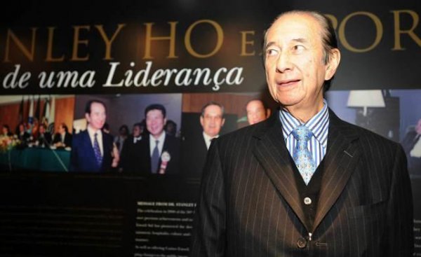 何鸿燊是几国混血统