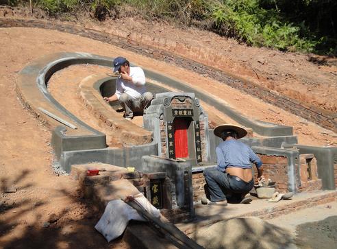 迁坟时身上带点什么辟邪