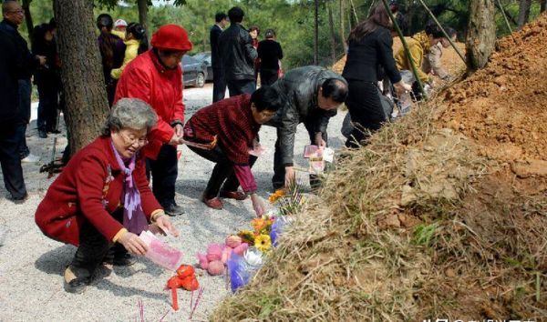 女婿上坟对谁不好