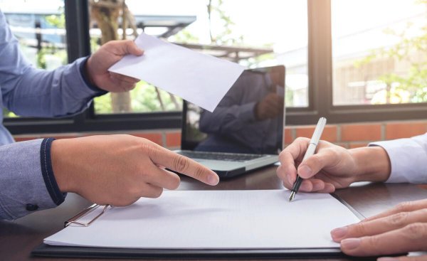 怎样辞职能立马走人又不扣钱