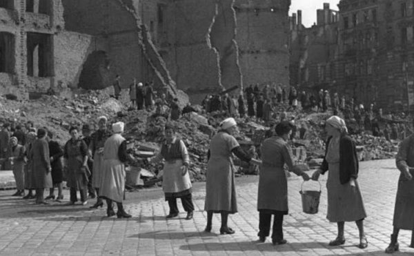 二战德国投降后有多惨