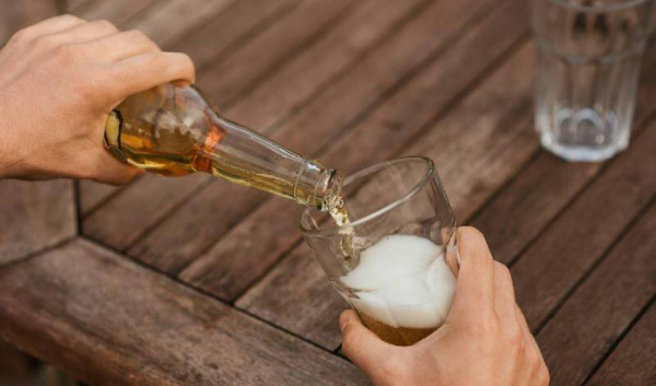 每天一两白酒喝了40年