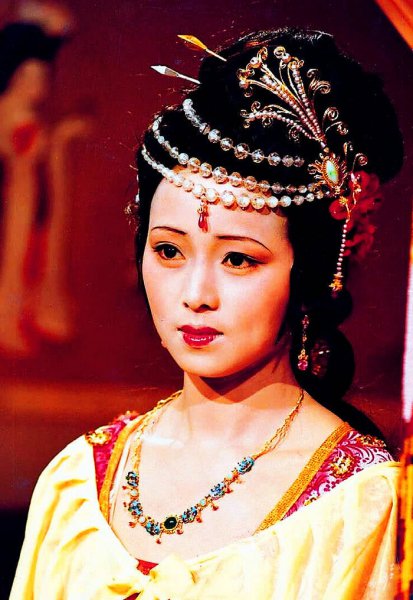 秦可卿和贾珍是什么关系