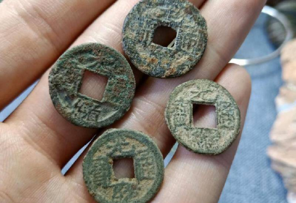 光绪通宝稀少版别加图