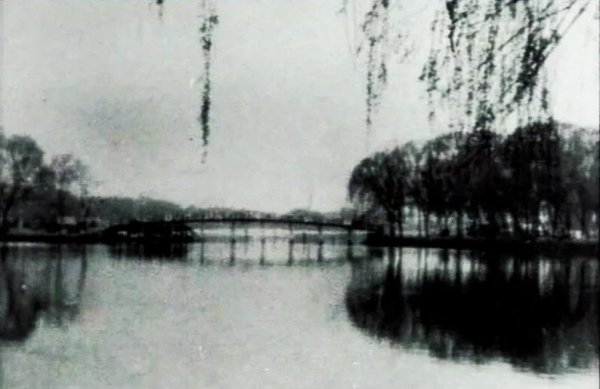 老舍自沉太平湖的原因