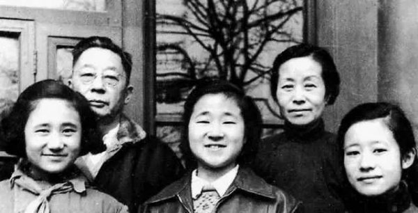 老舍自沉太平湖的原因