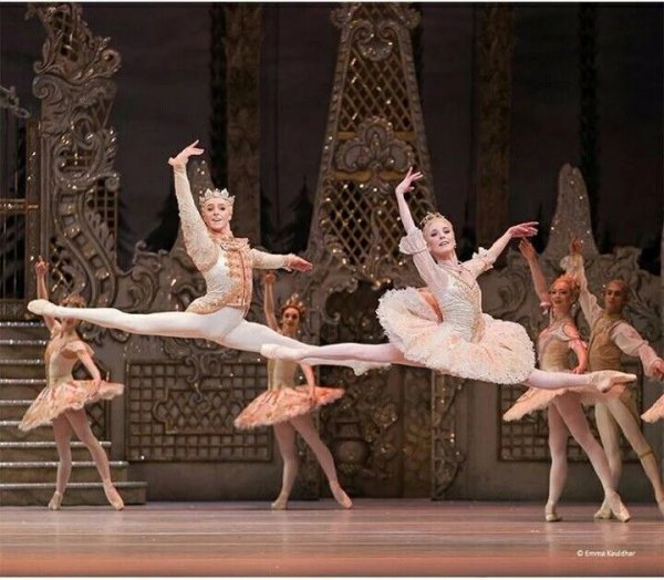 芭蕾舞是哪个国家传来的外来语