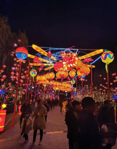 元宵节为什么要挂灯笼猜灯谜 元宵节挂灯笼的寓意