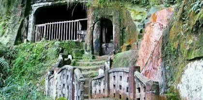 峨眉山72人惨死事件