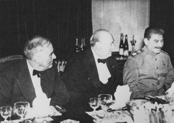 三巨头雅尔塔会议是哪三人