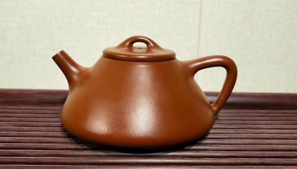 如何辨别化工紫砂壶
