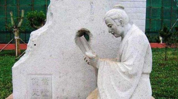 凿壁偷光的历史人物的名字