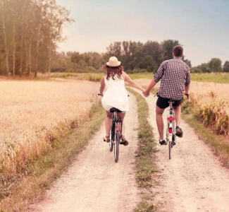 性格不合的两个人在一起真的很累 很爱却又相处很累