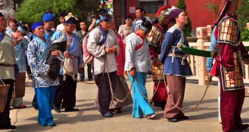 小拇指甲两瓣科学解释
