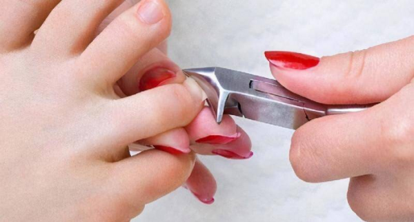 小拇指甲两瓣科学解释